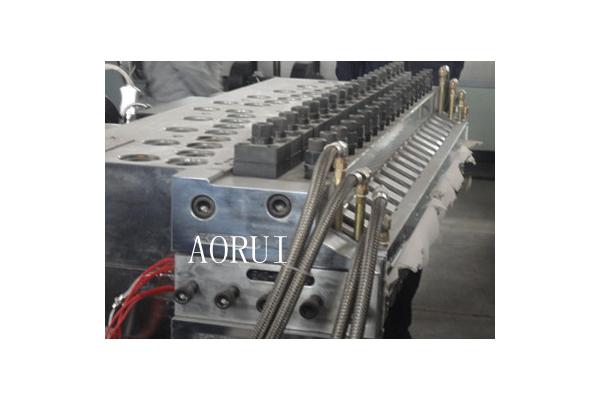 WPC Kitchen Cabinet Plastic Foam Board Machine , WPC Settee Foam Board Extrusion Line