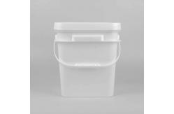 China 2KG Plastic Paint Bucket with Pouring Spout and Leakproof Design supplier