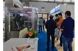 China PLC Automatic Liquid Filling Machine 1000ml Automatic Water Bottle Filling Machine supplier
