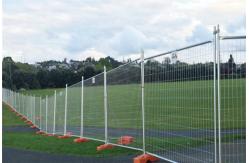 China Customizable Temporary Security Fence 32mm Frame With Metal Feet supplier