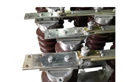 China 36KV 1250A Porcelain Rotating Center Insulator With Mounting Structure supplier