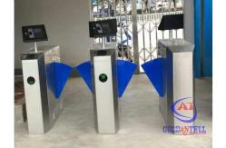 China SUS304 Flap Barrier Gate Face Fingerprint Code Recognition For Fitness Center supplier