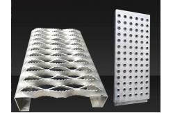 China Galvanzied Perforated Sheet Metal Mesh Panels For Safety Walkway supplier