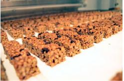 China Papa Industrial Chocolate Bar Production Line / Automatic Crunch Candy Bar Line supplier