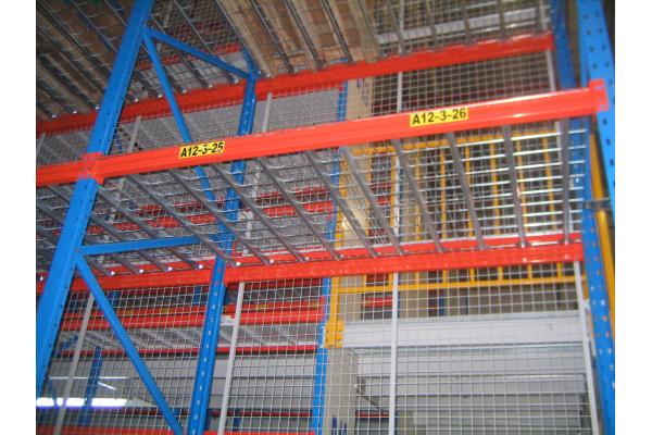 Corrosion Proof Galvanized Heavy Duty Pallet Racking 50.8mm Pitch