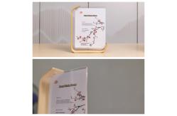 China Custom Clear Transparent 8x10 L Shape Acrylic Photo Picture Frame with Wood Base supplier