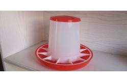 China 2kg 8kg Poultry Feeder Drinker For Chicken Feeding Lines supplier