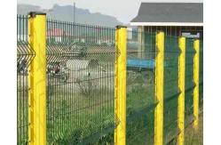 China Galvanized electrostatic spray or PVC dipped coating peach post welded mesh fence supplier