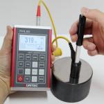 AA Battery Portable Hardness Tester Cylindrical Spherical Outside And Inside Surface Metal Durometer for sale