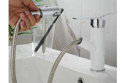 China Single Hole Golden 360 Degree Pull Out Sink Faucet With Sprayer supplier