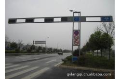 China Signal Customization Traffic Light Pole Gr65 4m / 6m Galvanized Road Light Poles supplier