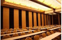 China Interior Movable Sound Proof Folding Wooden Partition Wall For Function Room supplier