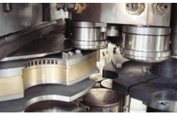 China Aluminum energy drinks, beer Pop Can automatic rotary Filling Machine 1,500BPH (330ml) supplier