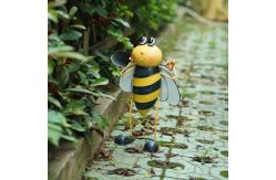 China Small Metal Yard Ornaments Recyclable Lifelike Bee Metal Art With Glass Wings supplier