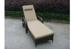 China Comfortable All Weather Mobile Rattan Sun Lounger With Wheel supplier