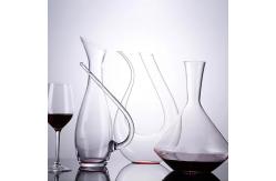 China Clear 1600 Ml U-Shape Luxurious Elegant Glass Wine Decanter For Home supplier