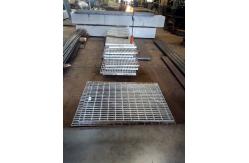 China 25x4.5 Press Locked Bar Grating Anti Slip Serrated Bar Grating Explosion Proof supplier