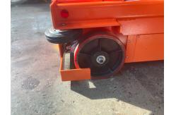 China Self Propelled Mobile Lift Table 1100lbs Full Eletric Lifting With 24 DC Batteries supplier