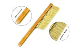China Bee Brush Beekeeping With Wooden Handle Single Row Bristle Tools For Beekeepers supplier