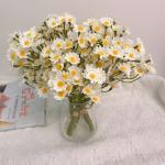 Wholesale from the manufacturer of ins chamomile artificial flower bouquets, small daisies, artificial flowers, living room decoration, table flowers, and decorative bouquets for sale