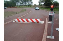 China Customized automatic road blocker , Traffic Control System Rising Steps 3m to 6m lenght supplier