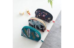 China Flower Pattern Half Moon Shape Practical Wash Makeup Bag supplier