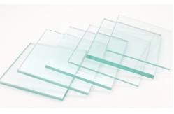 China 2-20mm Ultra Clear Low Iron Glass Smooth Surface Chemical Resistant supplier