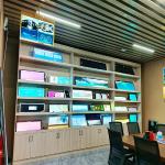 Qtenboard High Brightness Ultra-Wide Bar Stretched Lcd Retail Store Digital Signage