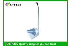 China Costumized 76cm Garden Cleaning Tools Iron Dust Pan With Handle 800g supplier