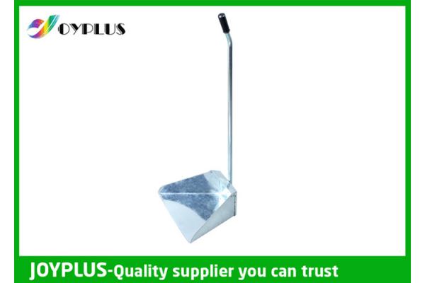 Costumized 76cm Garden Cleaning Tools Iron Dust Pan With Handle 800g