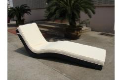 China Modern Luxury Comfortable Wicker Rattan Sun Lounger For Poolside supplier