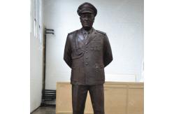 China Casting 1.8m Bronze Military Statue Patina Finish supplier