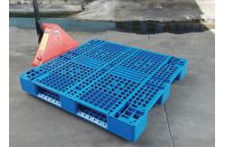 China 2000kg  Heavy Duty Plastic Pallets 8pcs Steel Reinforcing Inside supplier
