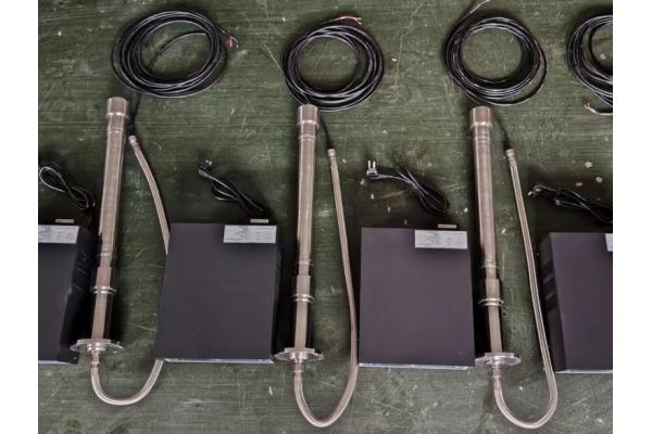 Tubular Ultrasonic Transducer Submersible In Liquid Tank