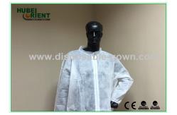 China General Disposable Medical Lab Coat Waterproof For Doctors With Zip Closure supplier