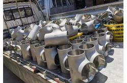China Section Shape Round 304 Stainless Pipe Fittings Demention 1/2 To 80 supplier