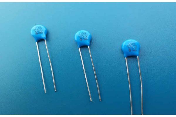 Amplifiers Metal Oxide Varistor 470V , 7mm Radial Leaded Varistor