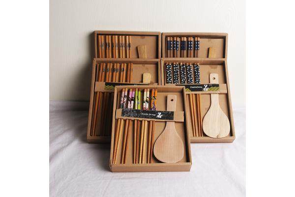 5 Pairs Beech Wooden Chopstick Set , washable Reusable Wood Chopsticks With Box