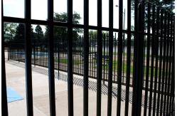 China Varies Custom Made Chain Link Fencing Weather Resistant Powder Coated Metal supplier