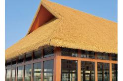 China Landscaping Synthetic Thatch Roof With High Softness Flame Retardant Artificial Thatch Grass supplier