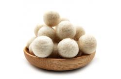 China Handmade 2cm Felt Fabric Crafts Ball For Party Garland supplier