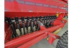 China Low Cost Durable Wheat Planter Adjustable for Precision Field Planting supplier