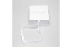 China ISO Bundle Weave Hair Extension Packaging Boxes With Ribbon Closure supplier