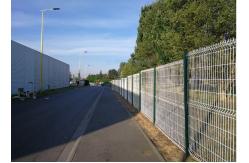 China Easily Assembled V Mesh Security Fence 6ft Height Pvc Coated Peach Post supplier