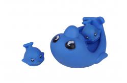 China Bathtub Fun Toy Squeezing Rubber Ducks With 3 Baby Ducks EN71 Certification supplier