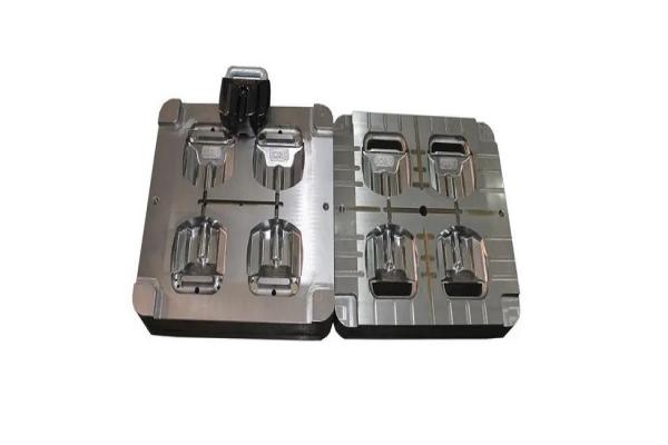 H13 Customized Precision Plastic Injection Mould HRC48-52 P20 Material