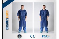 China Waterproof Short Sleeve Disposable Patient Gown PP / SMS / SMMS / SMMMS Material supplier