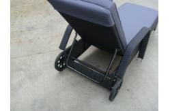 China Comfortable All Weather Mobile Rattan Sun Lounger With Wheel supplier
