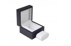 China Customized Black Matte Single Watch Boxes Pu Leather Square Wooden supplier