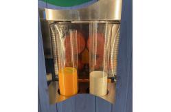 China Auto Fresh Orange Juice Cold Pressed Vending Machine With Display Screen supplier